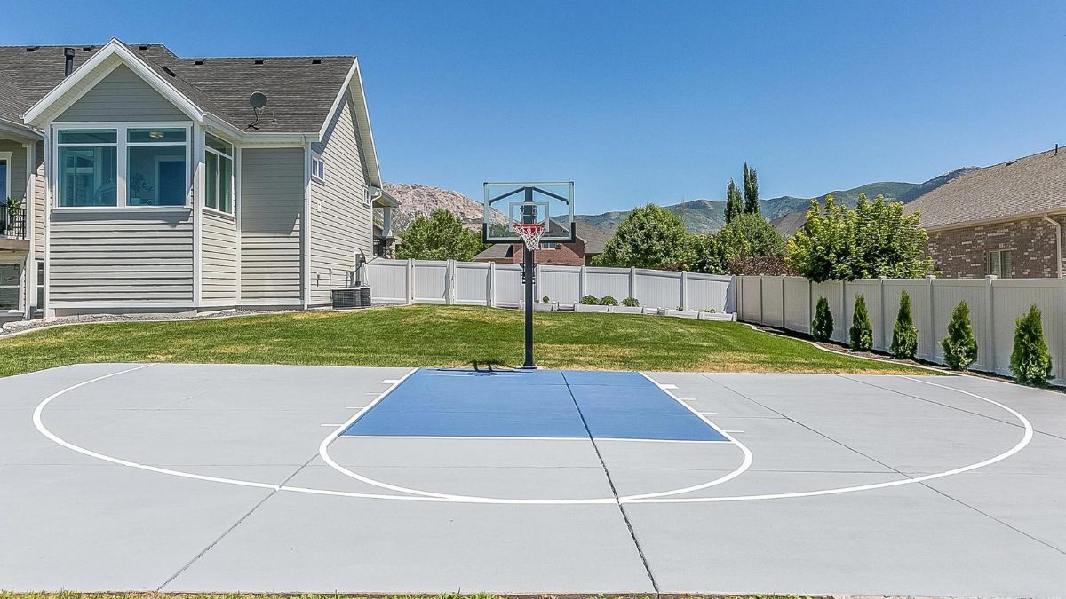 DIY Small Backyard Basketball Court